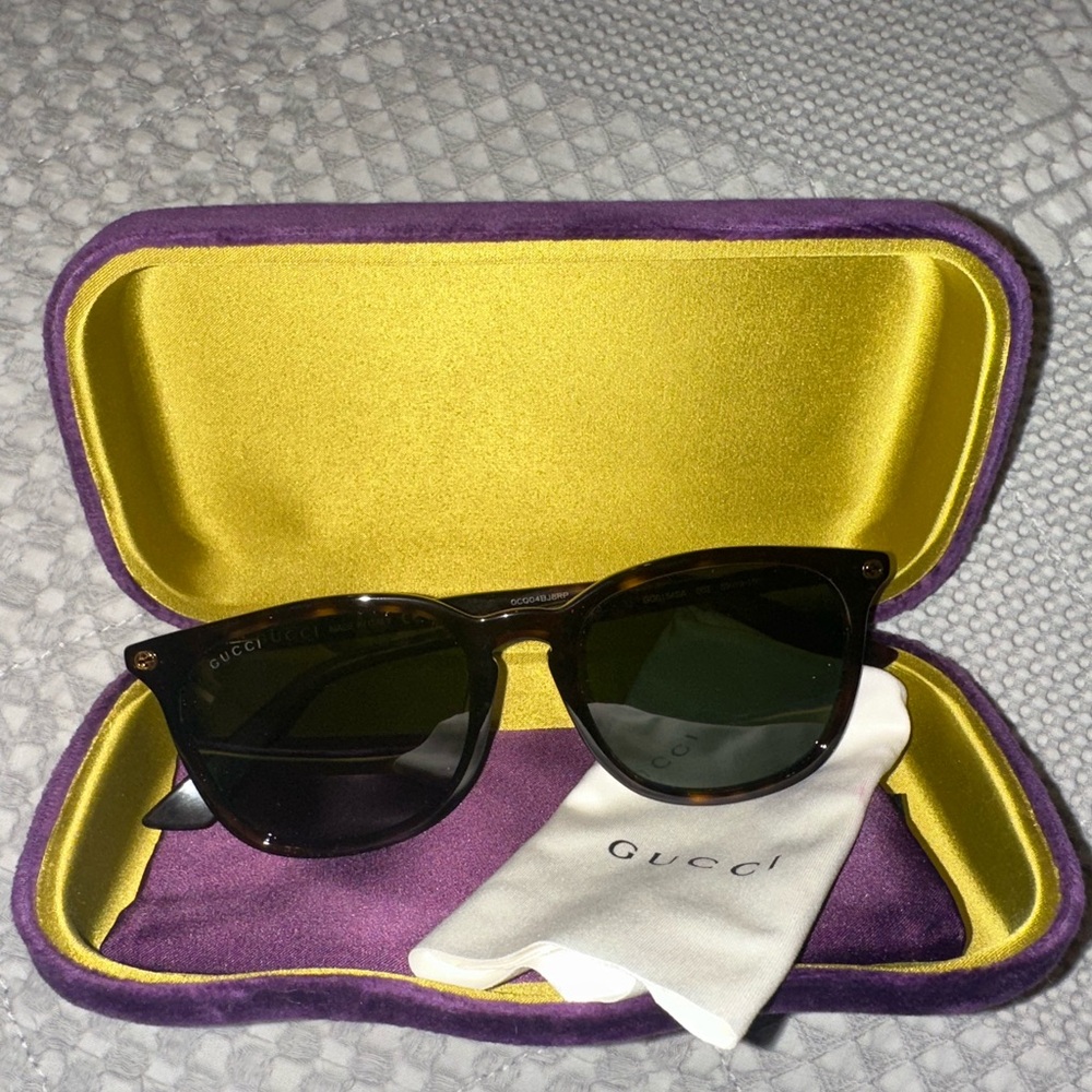 Gucci Tortoiseshell Sunglasses with Purple and Yellow Case